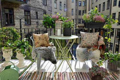 Create a Tropical Garden Oasis in a Balcony With These Ideas 9