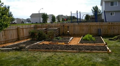 DIY Lawn and Garden Edging Ideas 30